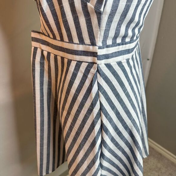 LAFUL Blue and White Twisted Tied Plunging dress Size 8 - Picture 6 of 16